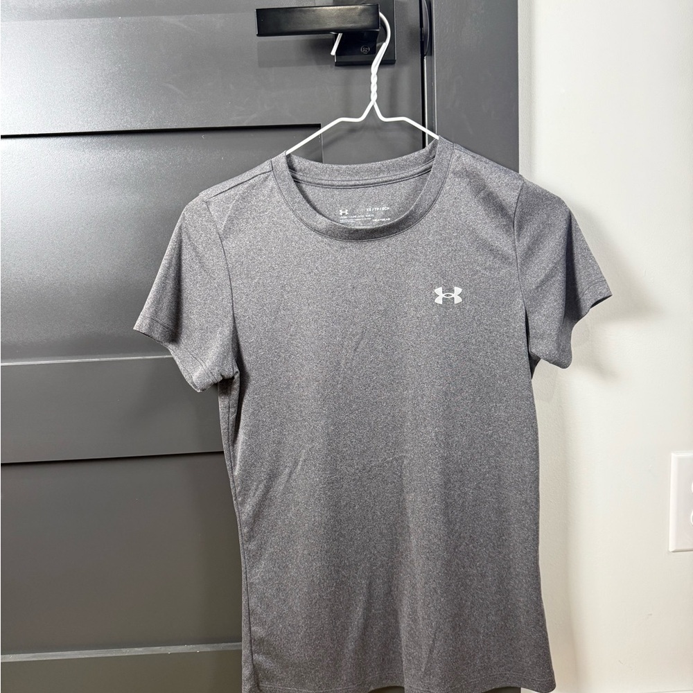 Under Armour Women's Heather Gray Short Sleeve Loose Heatgear Tee XS